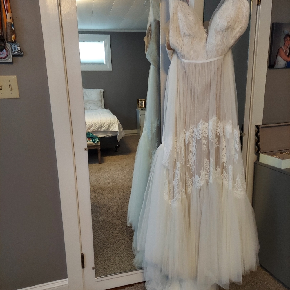 Willowby by Watters Wedding Gown - Picture 2 of 7
